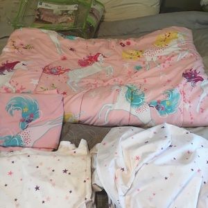 5 piece Bedding set